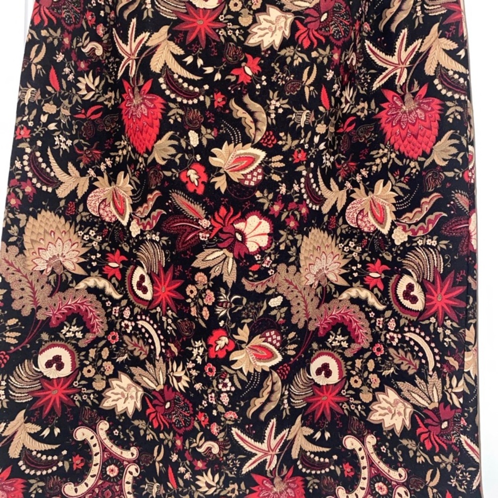 Purple blazer and floral pencil skirt - Picture 5 of 8